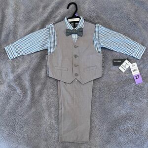 Kenneth Cole Reaction 4 Piece Set Size: 2T